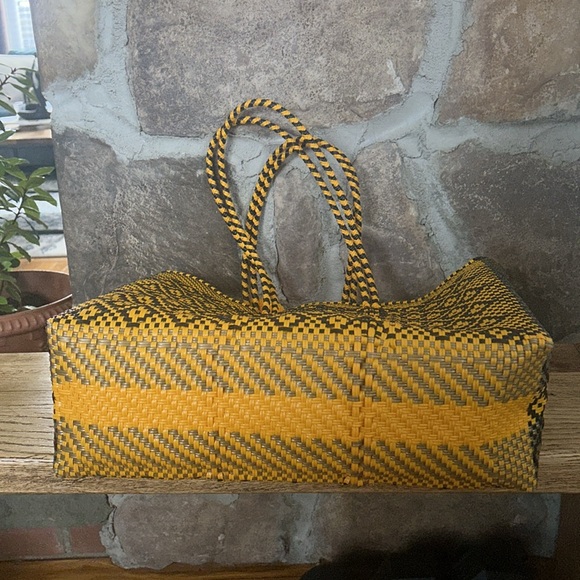 Waterproof Beach mexican plastic basket yellow gold and black - Picture 5 of 9